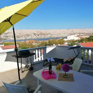 apartments-dario-pag.hotelinzadar.com/